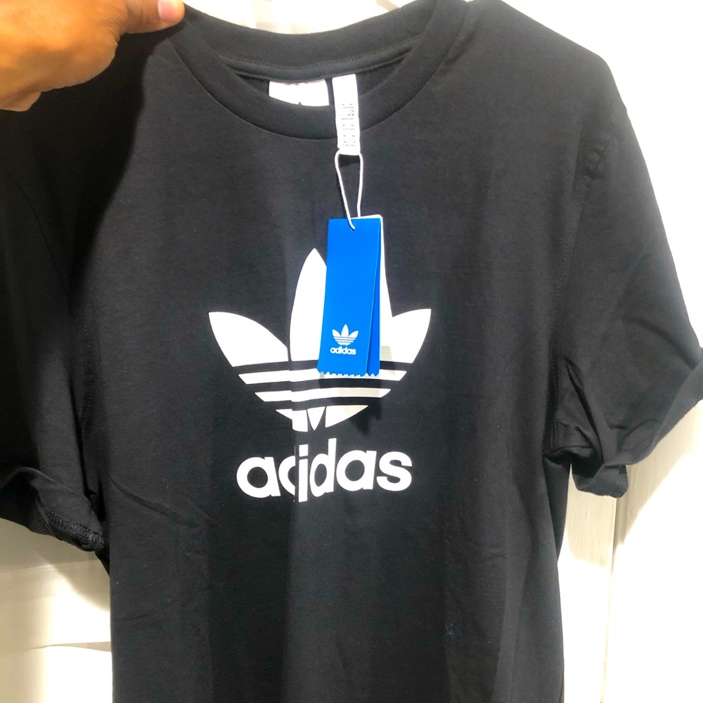 ✅ Brand NWT Authentic Adidas Athletic T-shirt size Men’s Medium✅